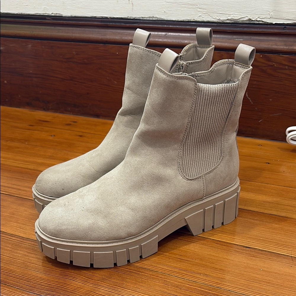 Madden NYC Women’s Chunky Chelsea Boots